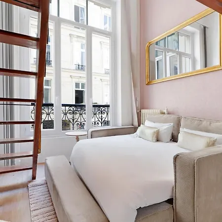 Bm-appartement Design En Duplex Champs-elysees Parigi